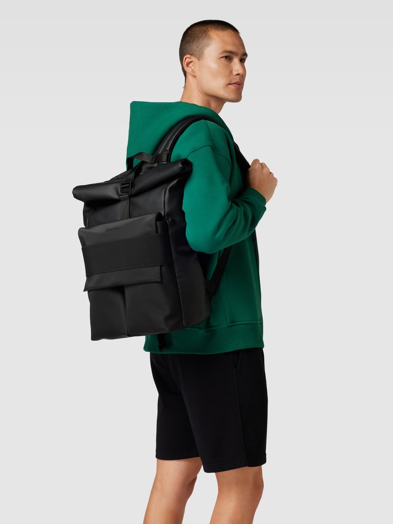 Rucksack mit Label-Detail Modell 'ROLLTOP' in schwarz