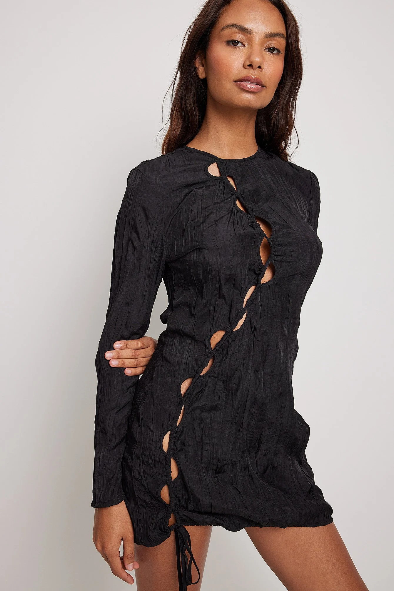 Minikleid mit Lochdetails