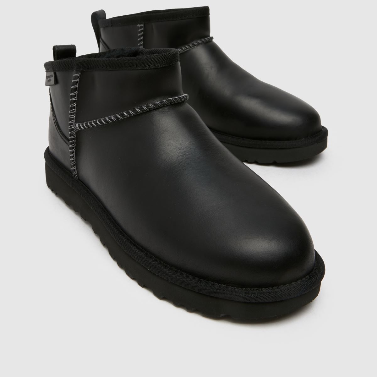 UGG – Classic Ultra Mini – Svarta regenererade stövlar