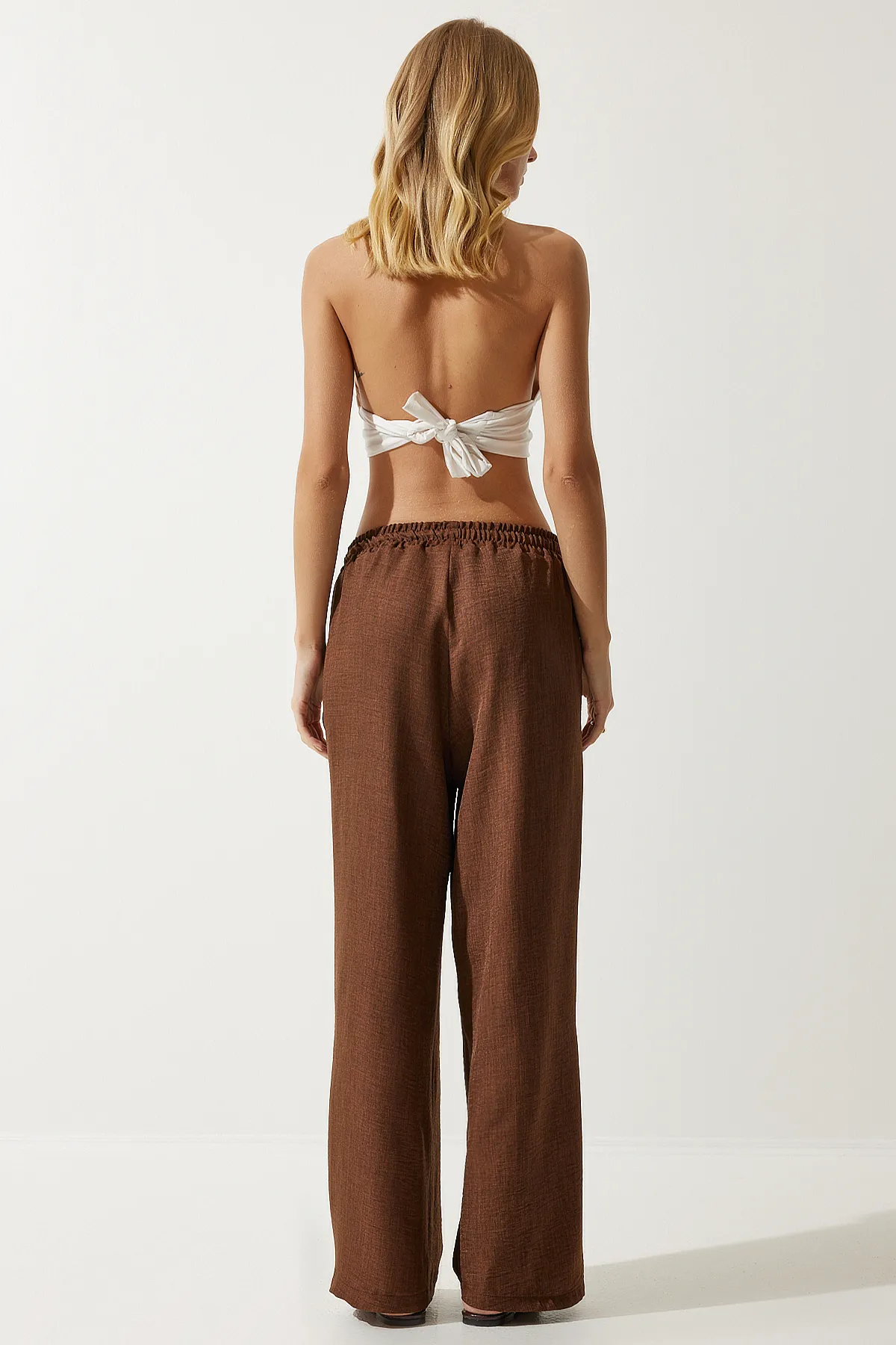 Happiness İstanbul  Braunes Oversize-Set aus Hemd und lockerer Hose für Damen MP00025