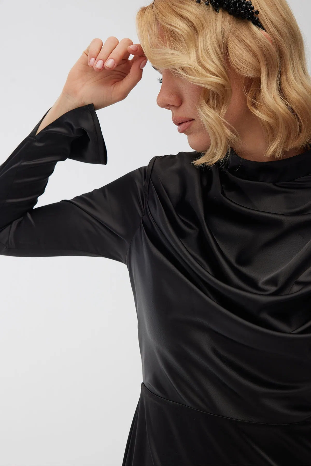 Manuka  Violettes Degaje Abendkleid Schwarz