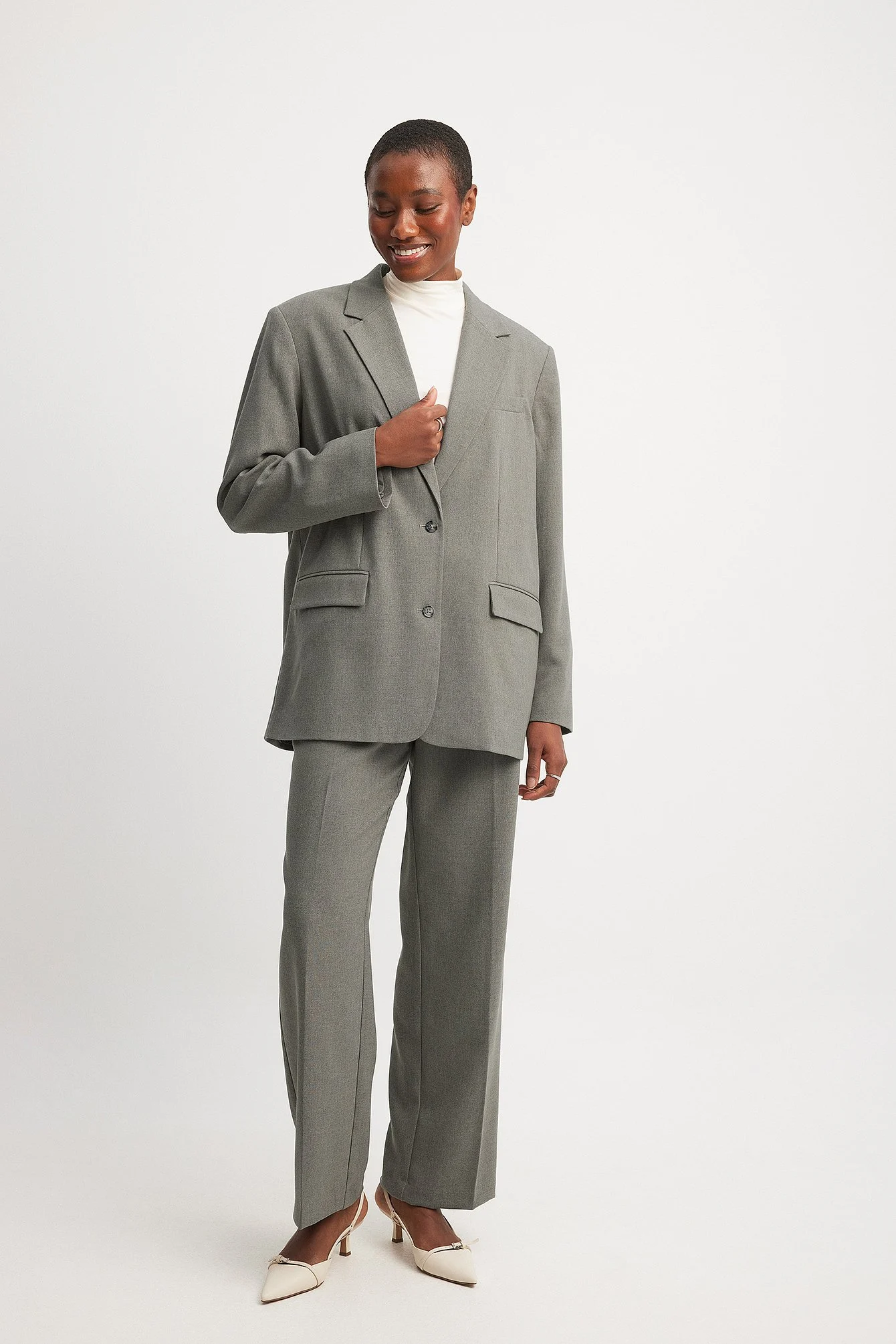 Figurbetonte Anzughose mit mittelhoher Taille