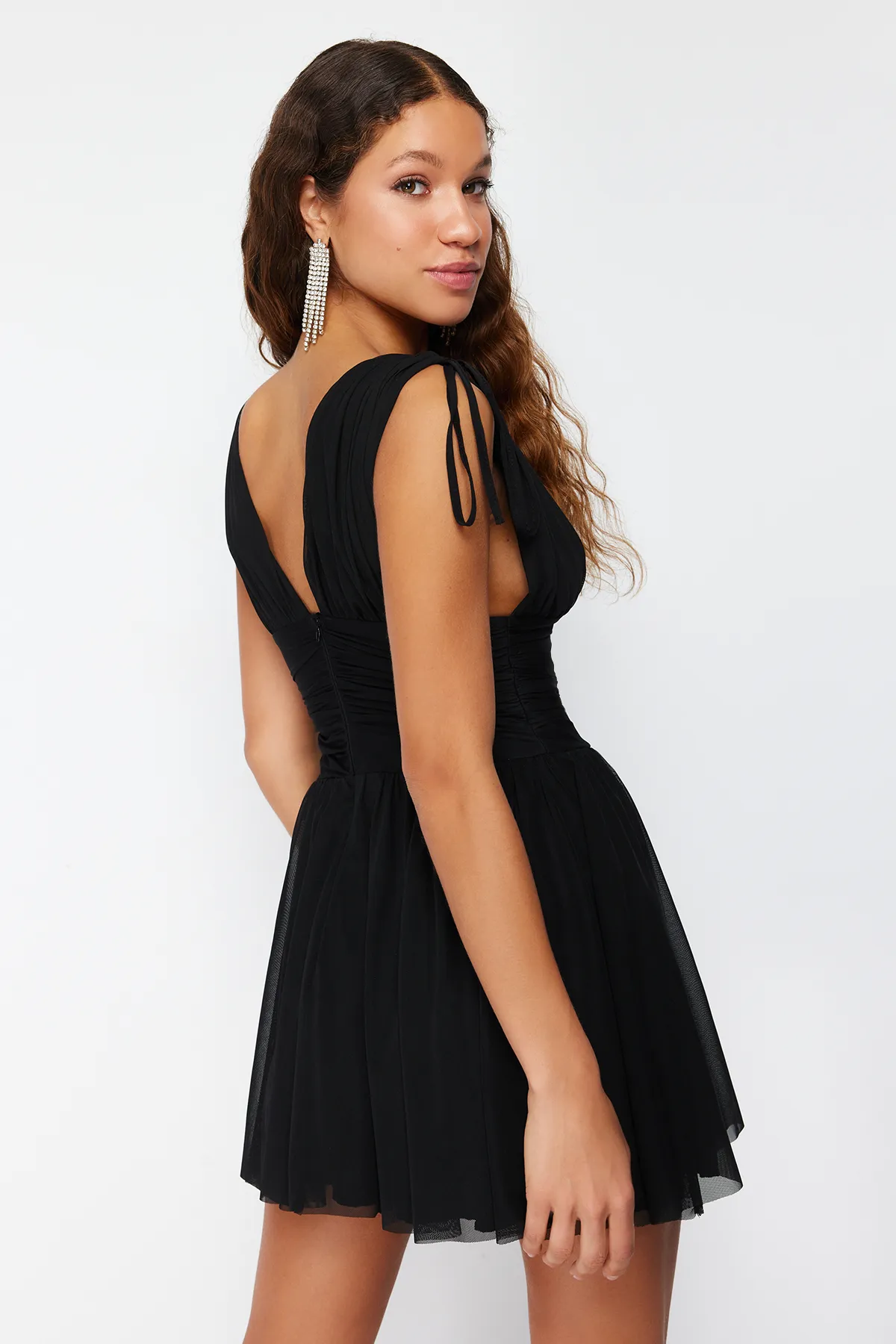 Trendyol Collection  Schwarzes Tüll-Abendkleid TPRSS23EL00208