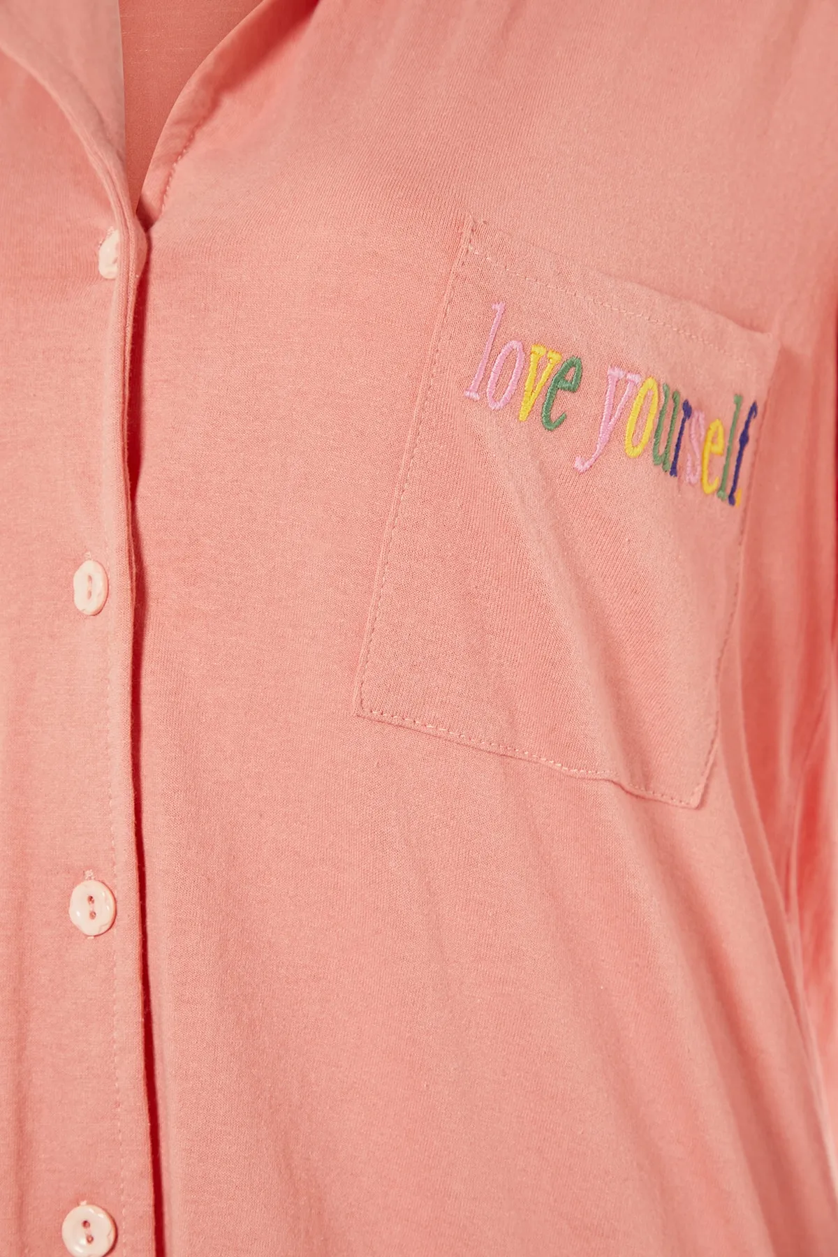 Trendyol Collection  Rosa besticktes Pyjama-Set aus Strick THMAW23PT00151