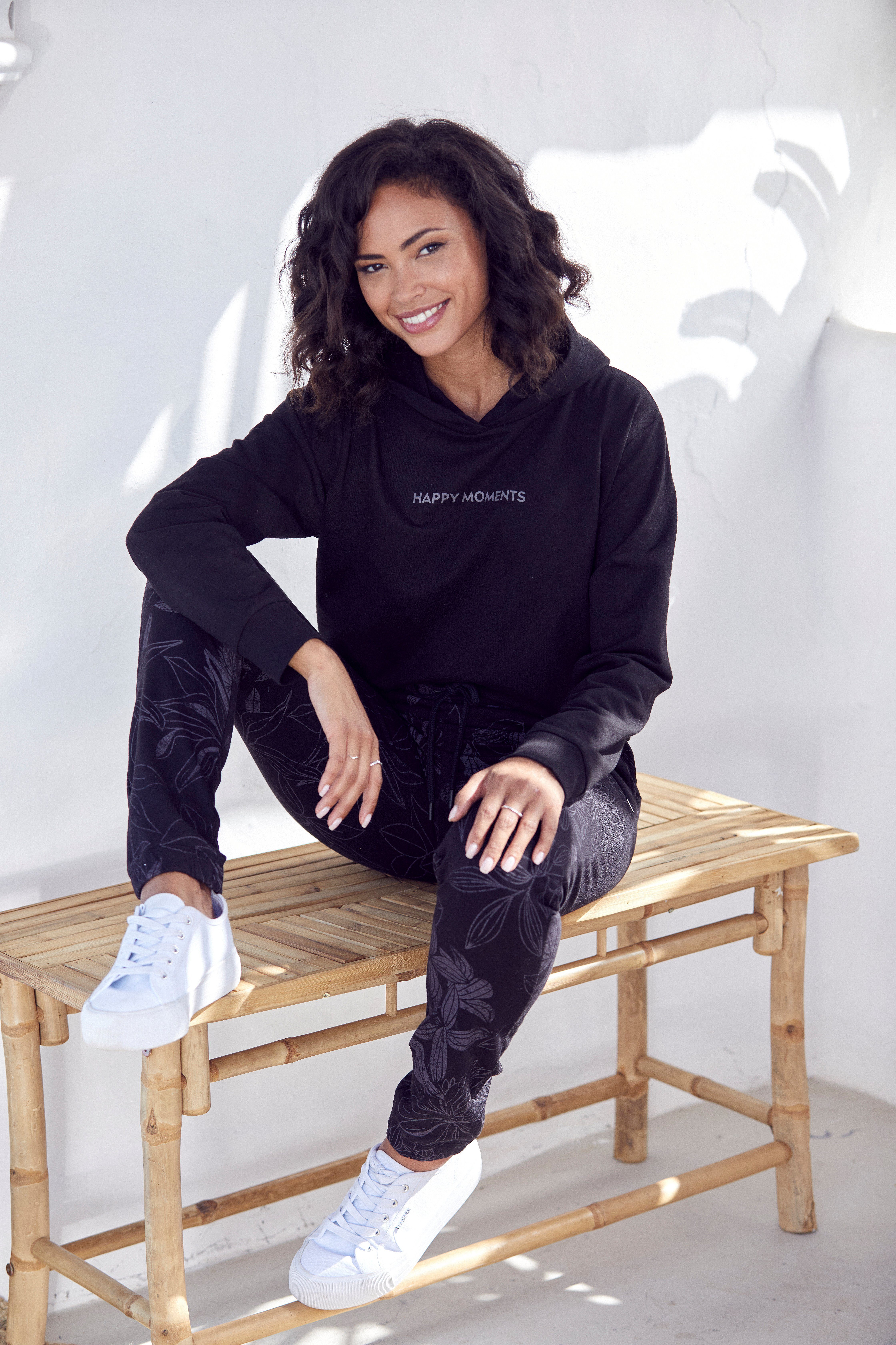 LASCANA Loungehose mit floralem Alloverdruck, Loungeanzug