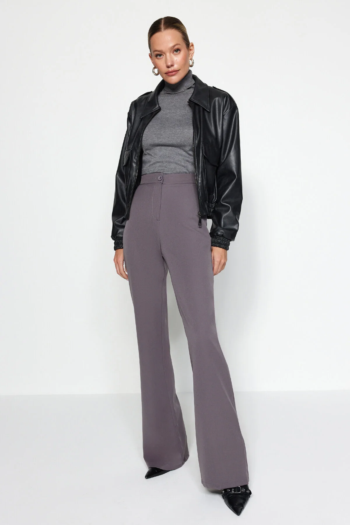 Trendyol Collection  Anthrazitfarbene, ausgestellte, gewebte Hose mit weitem Bein TOFAW19BB0581
