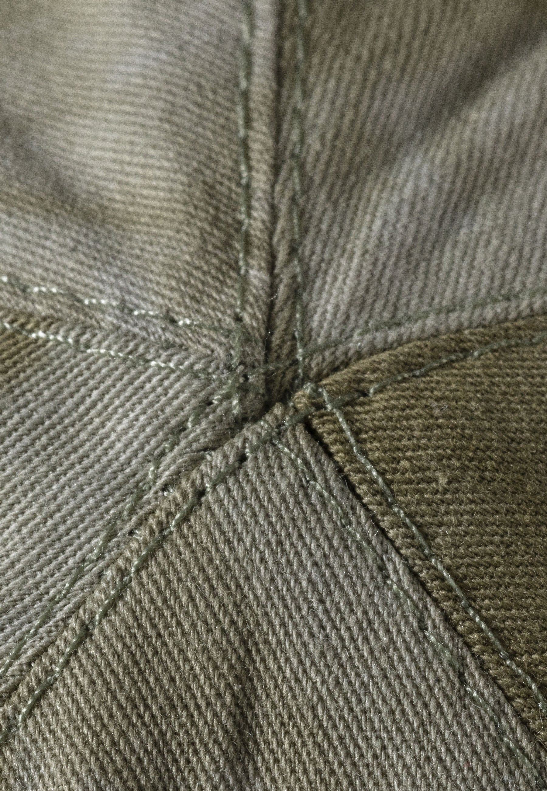 Safarihut in Batik-Optik mit Logo-Patch und Krempe