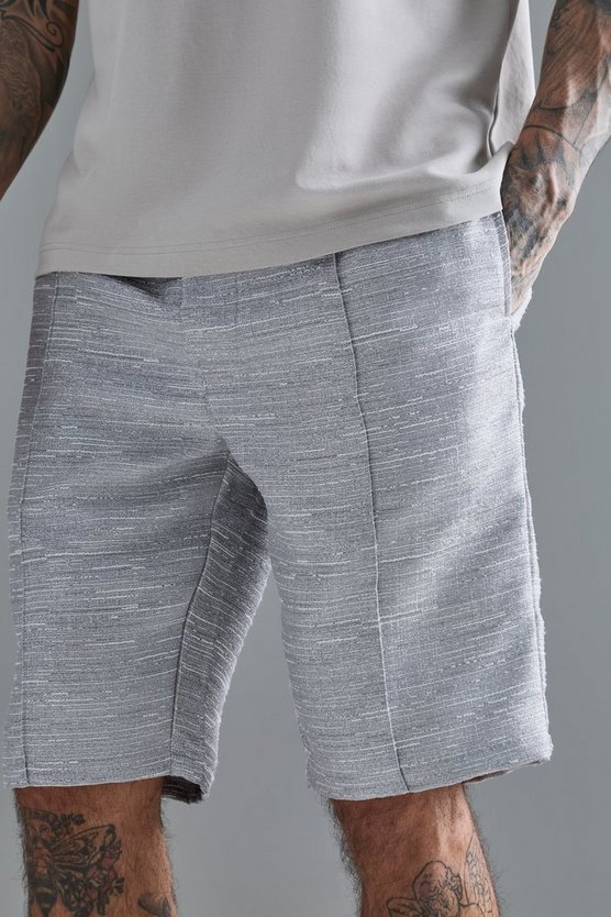 Tall strukturierte Shorts mit Naht-Detail