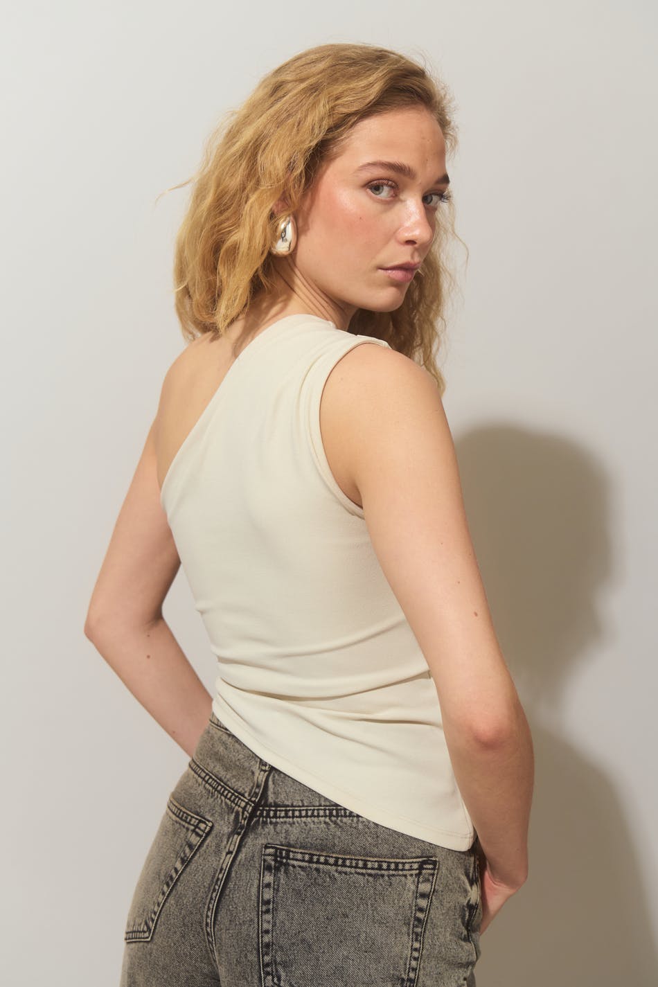 One shoulder drapy top