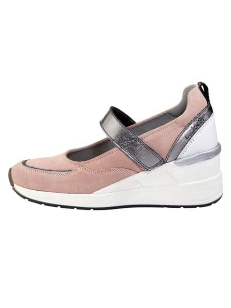 Klettslipper mit besonders hohem Keilabsatz
