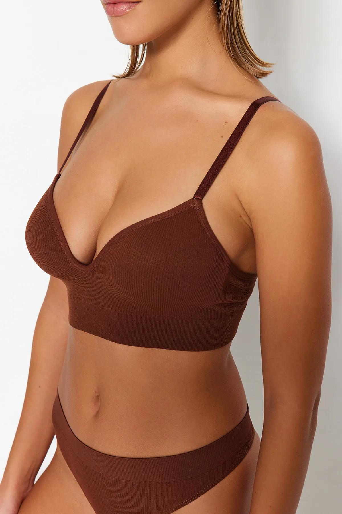 Trendyol Collection  Brauner nahtloser/nahtloser beschichteter Bralette-Strick-BH THMAW22SU0043