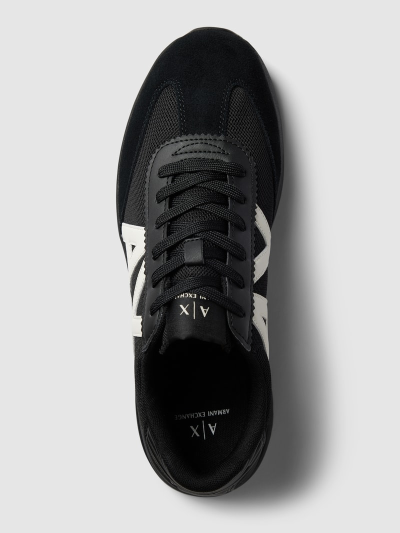 Sneaker mit Label-Details in schwarz