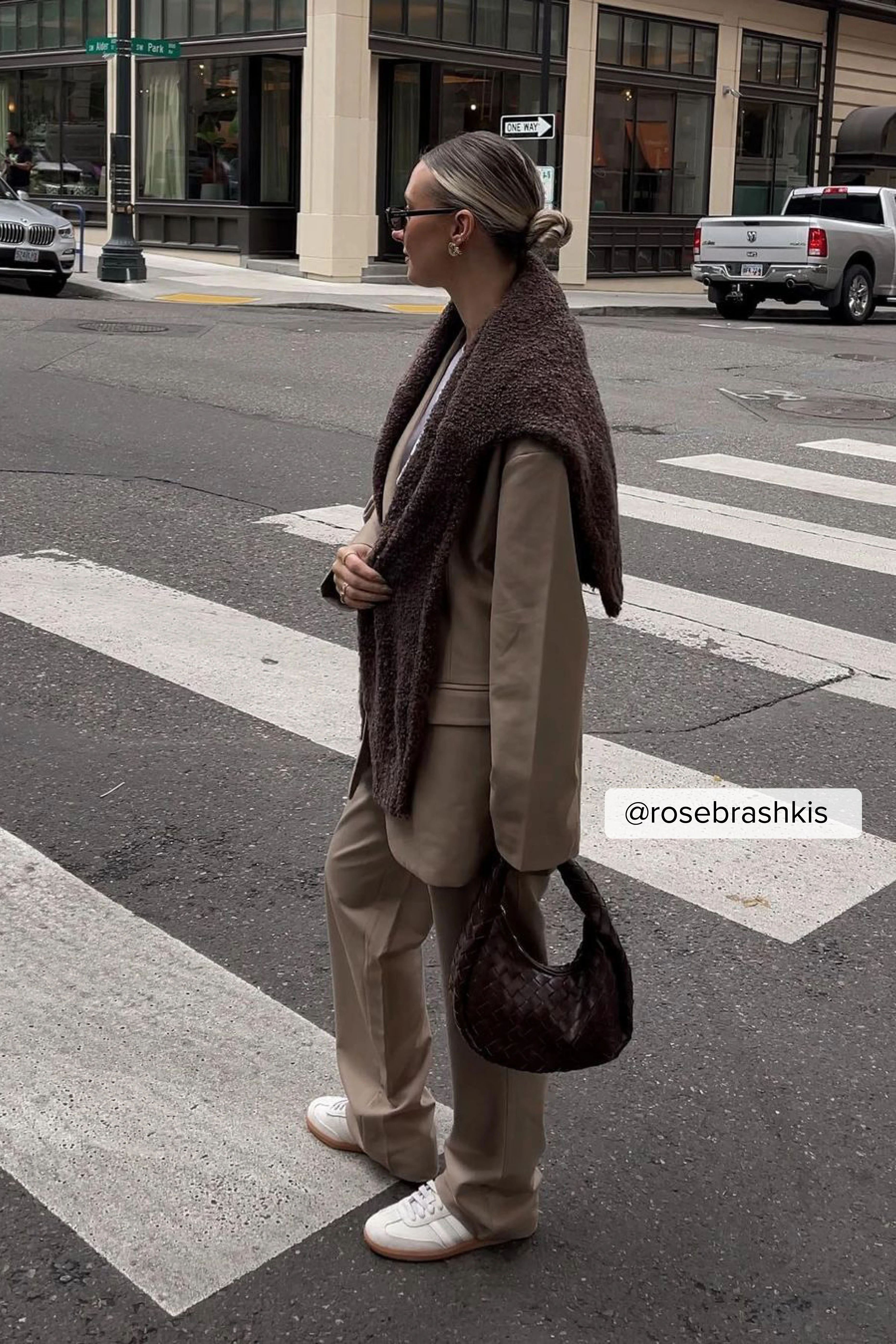 Strukturierter Oversize-Strickpulli mit Rundhalsausschnitt