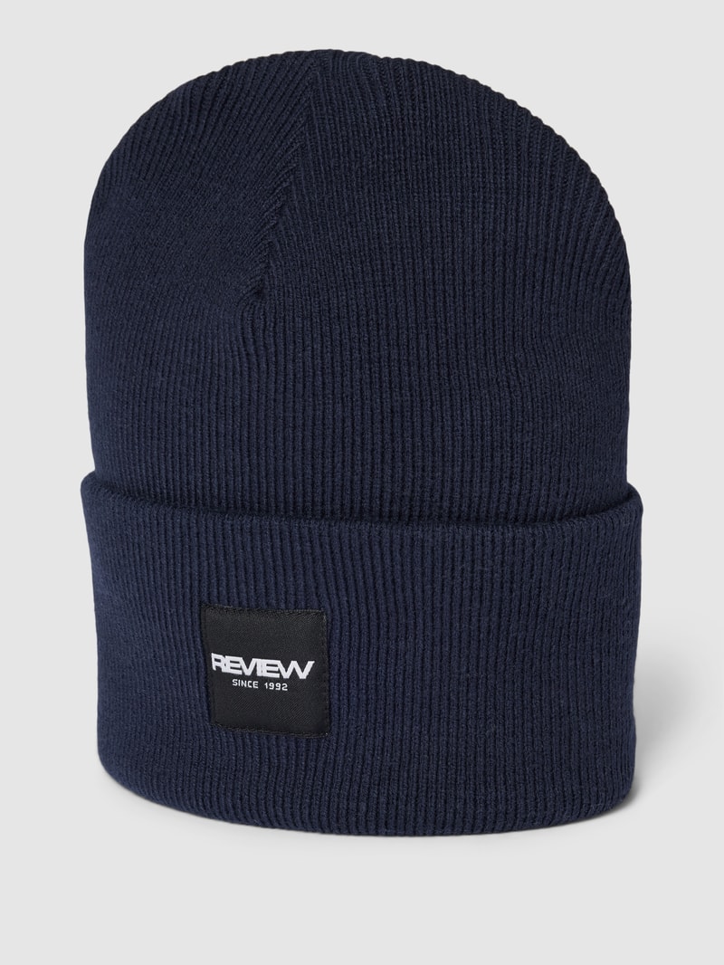 Beanie mit Label-Patch in marineblau
