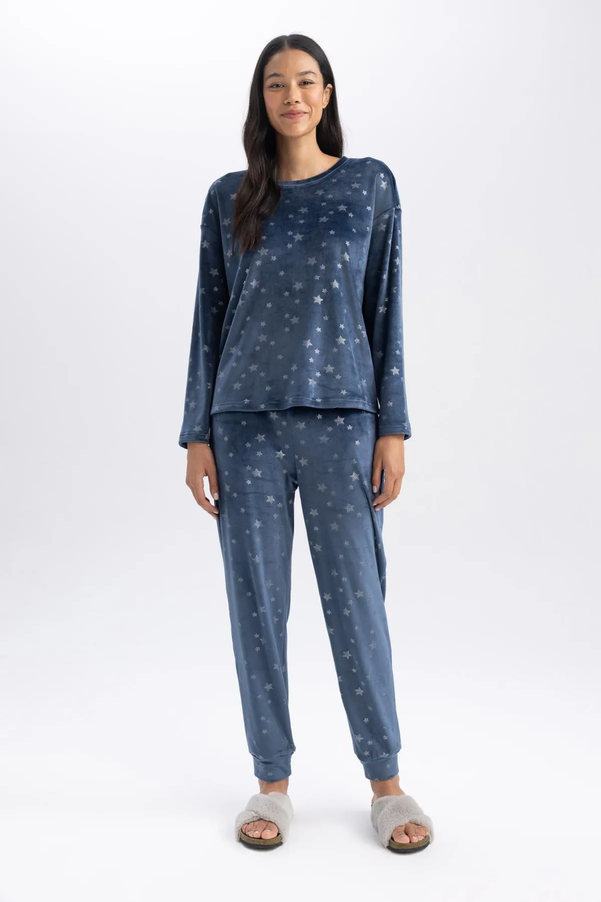 DeFacto  Verliebtes, gemustertes Langarm-Pyjama-Set aus Velours mit Neujahrsmotiv