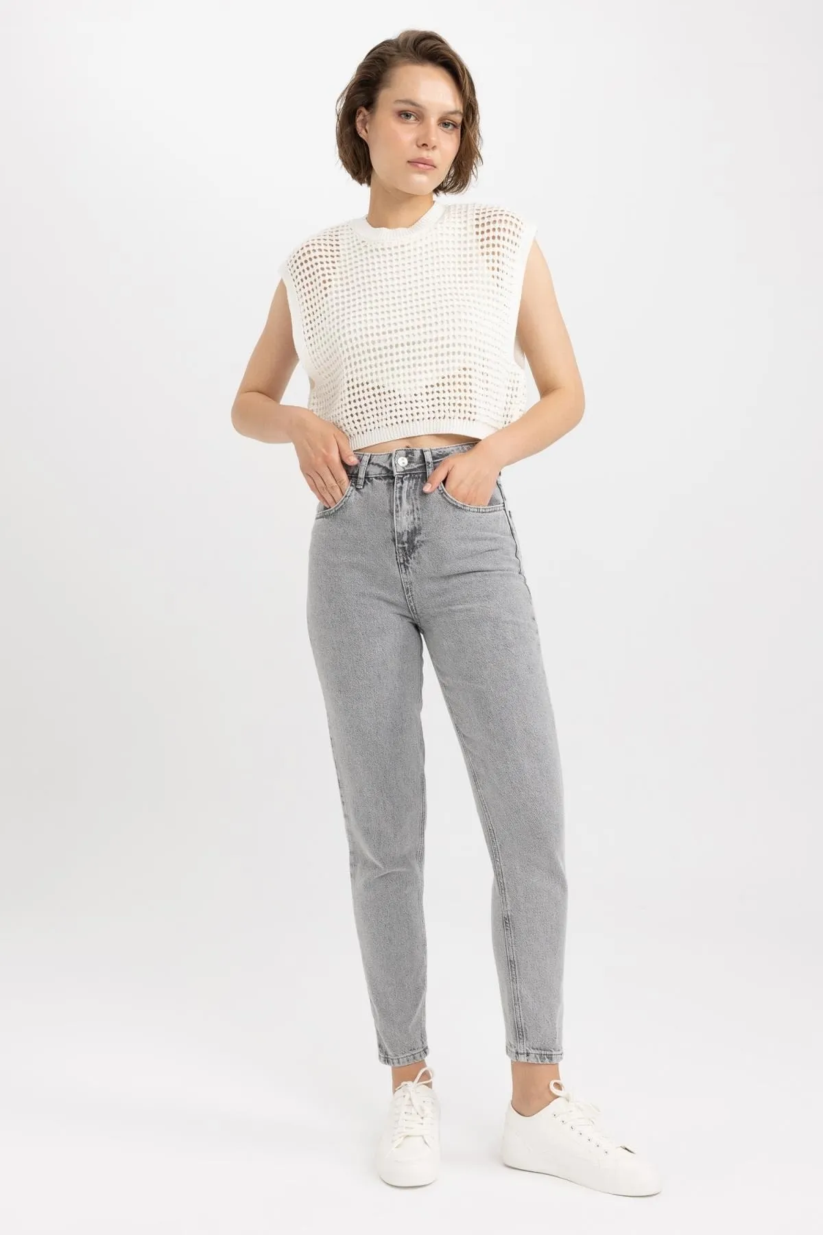 DeFacto  Lina Mom Fit, bequeme Passform, hohe Taille, leicht, schmales Bein, knöchellange Jeanshose A7491ax23sm