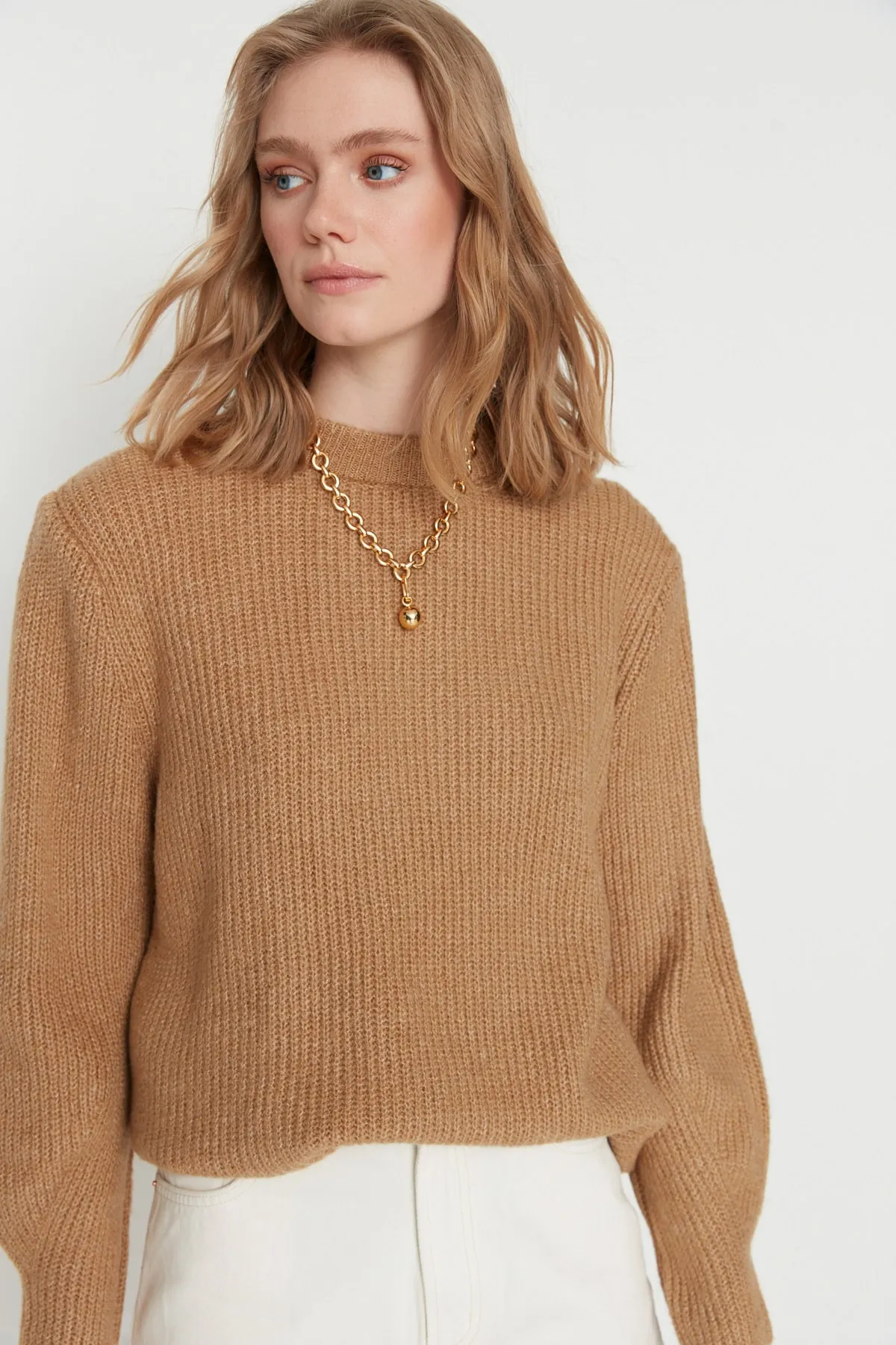 Trendyol Collection  Camelfarbener, weicher Strickpullover mit weiter Passform und einfacher Struktur TWOAW20FV0142