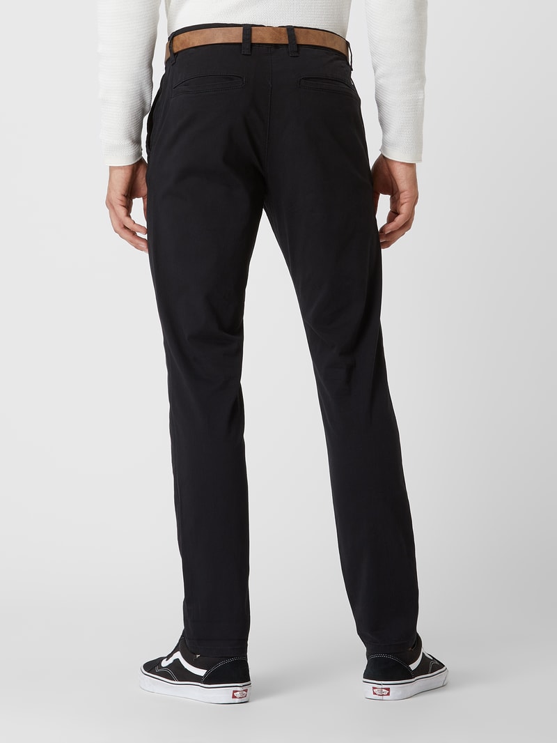 Slim Fit Chino mit Gürtel in schwarz