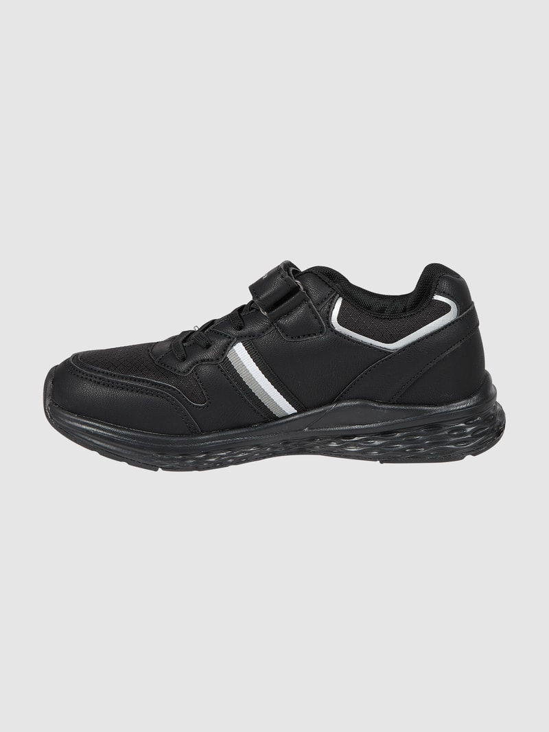 Sneaker in Leder-Optik in schwarz