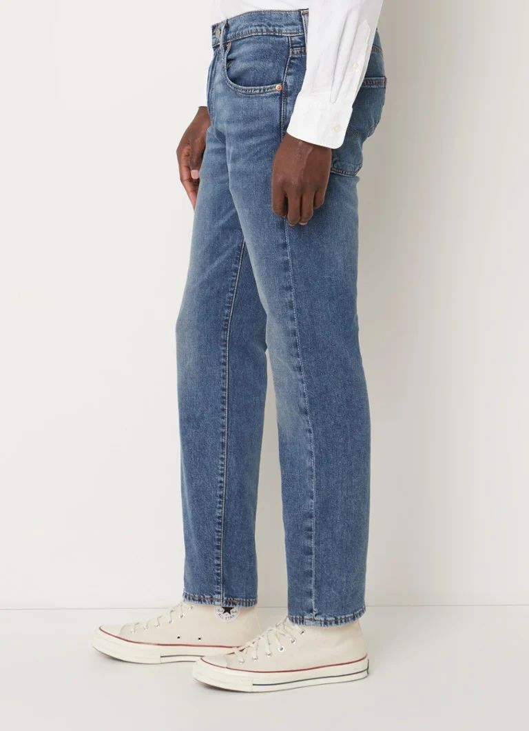 Pantaloni conici Levi's Vaqueros, confecționați din material lyocell, spălare medie.