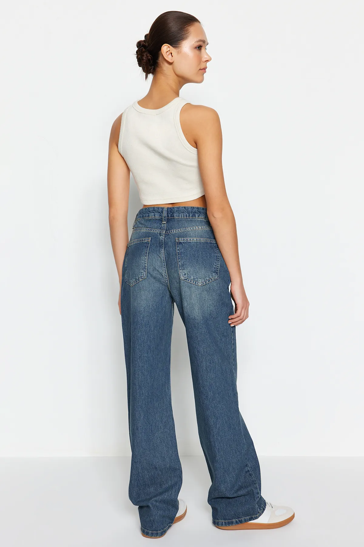 Trendyol Collection  Blaue Vintage-Jeans mit hoher Taille und weitem Bein und verblasstem Effekt TWOSS24JE00050