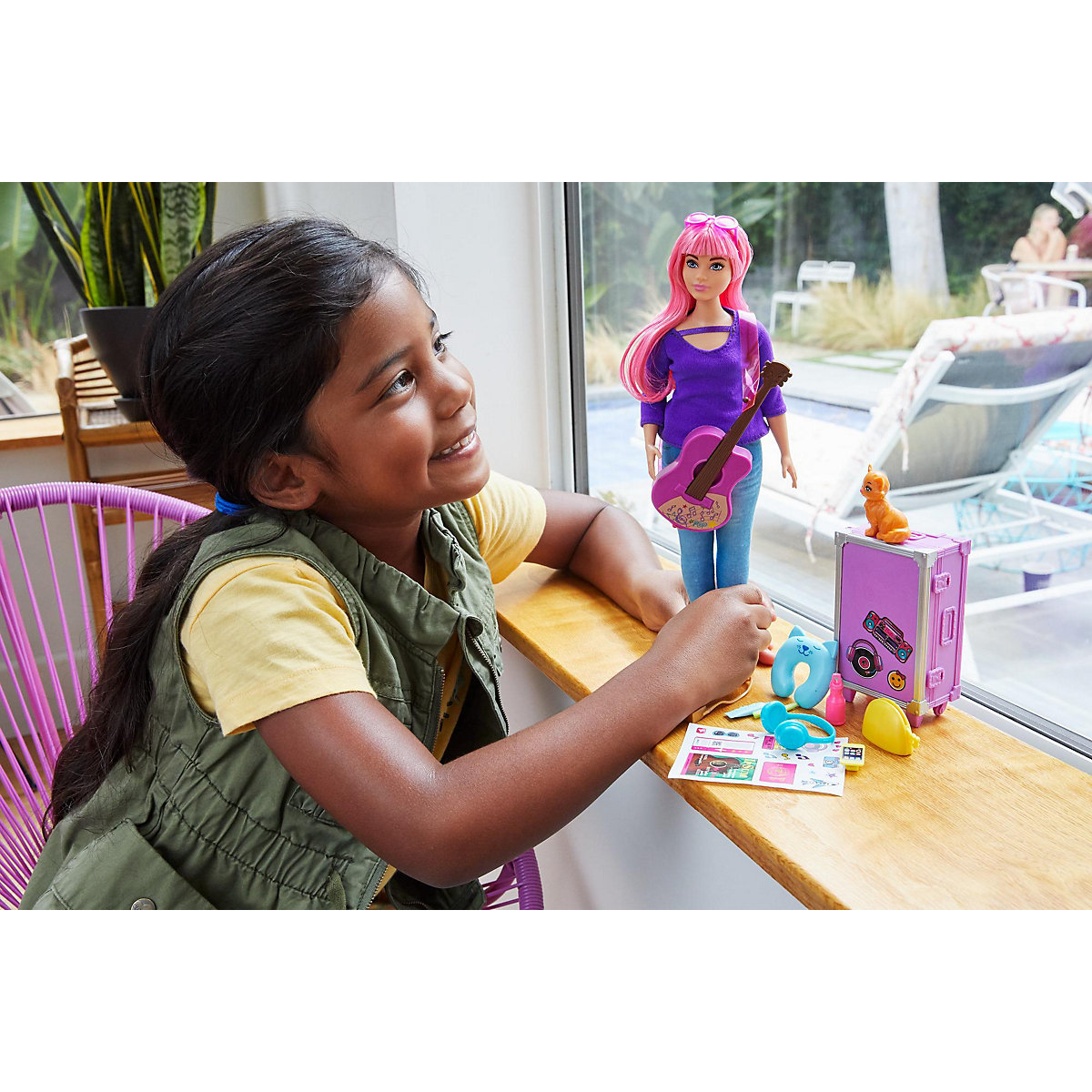 Barbie Daisy Reise Puppe (pinke Haare) mit Zubehör, Anziehpuppe, Modepuppe