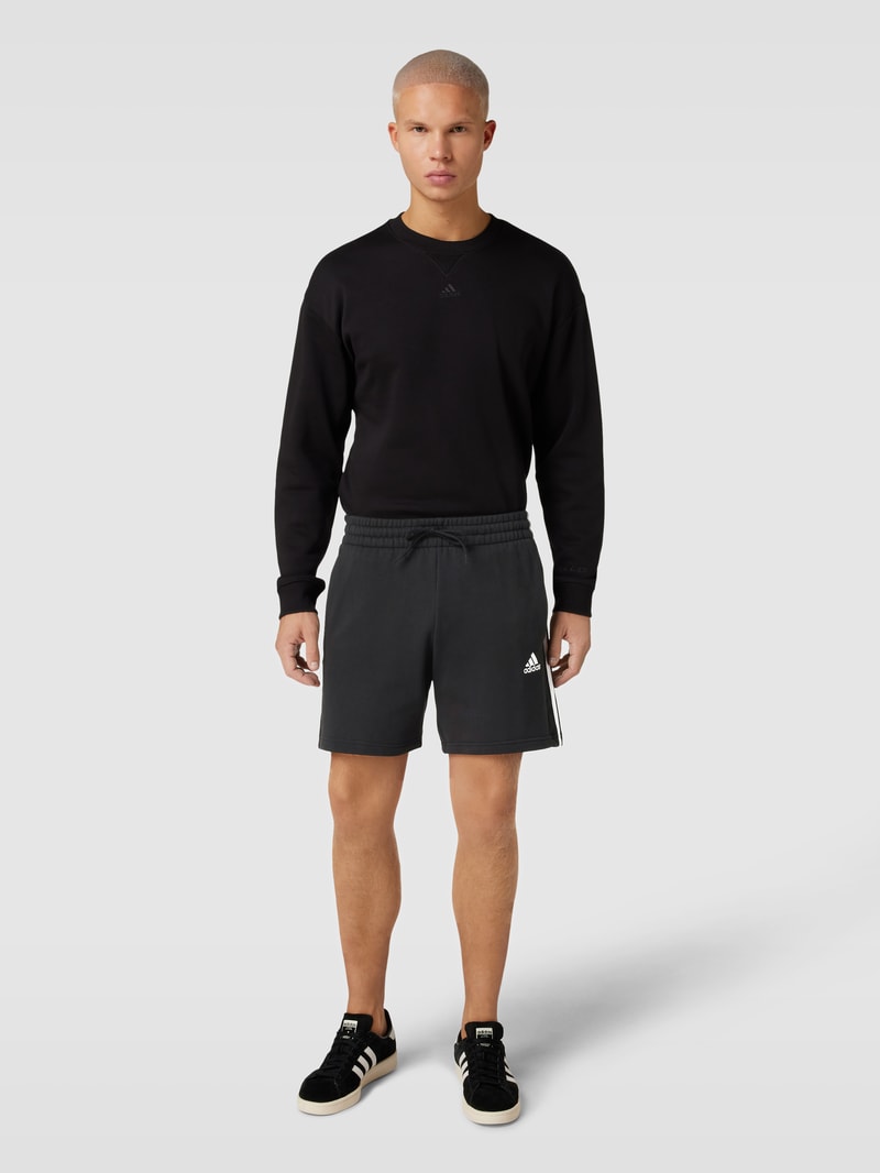 Shorts mit Label-Stitching in schwarz