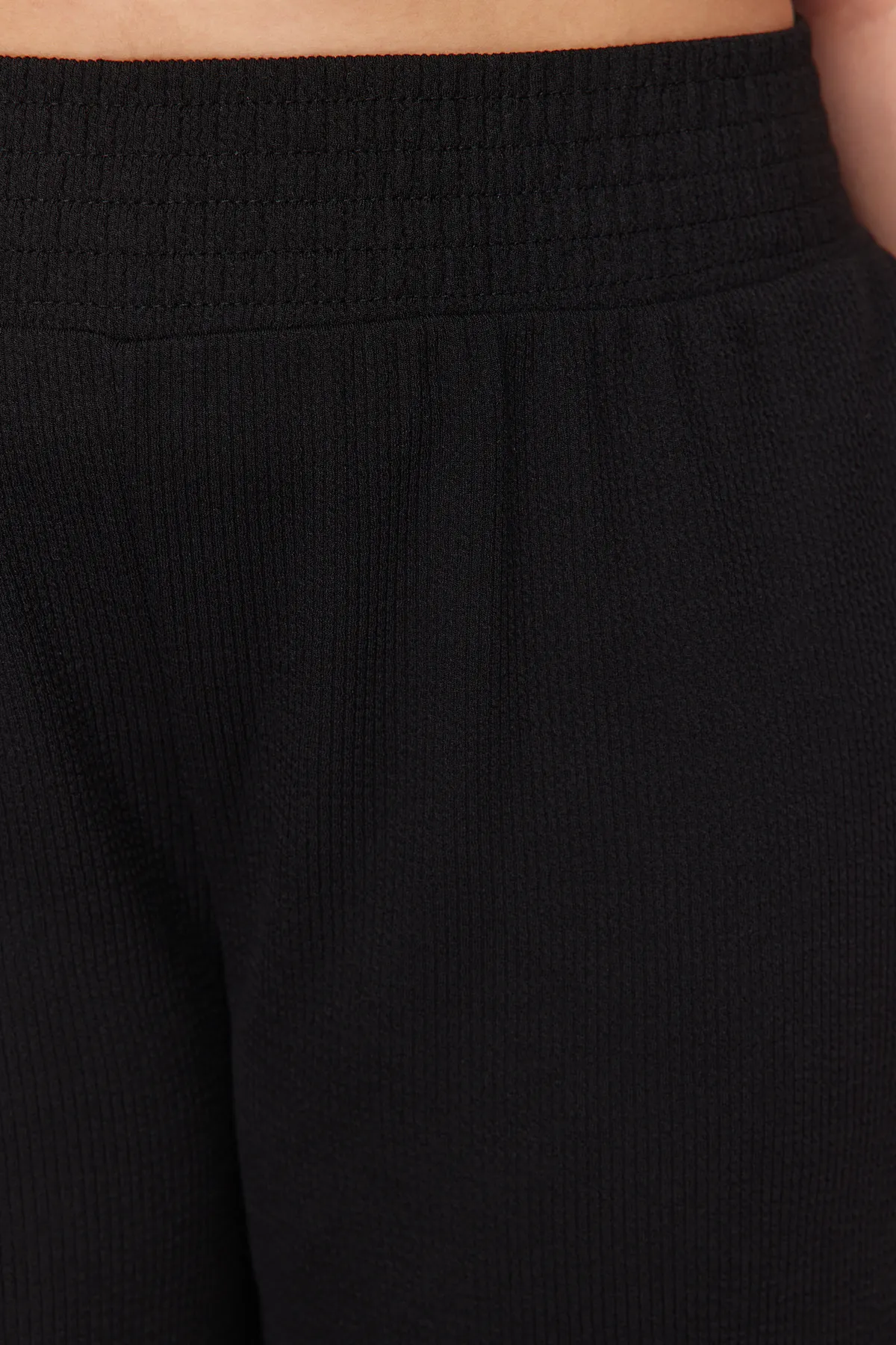 Trendyol Curve  Schwarze Strickhose mit hoher Taille TBBAW24AR00018