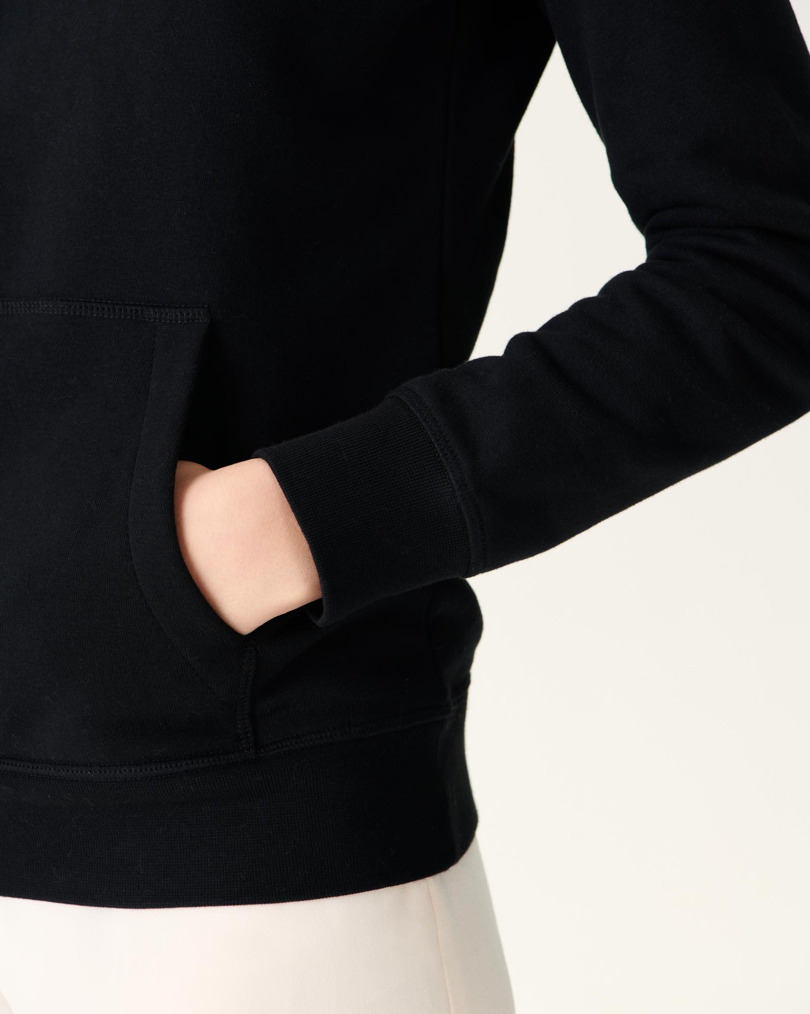 Sweat à capuche femme en coton biologique Noir Livia