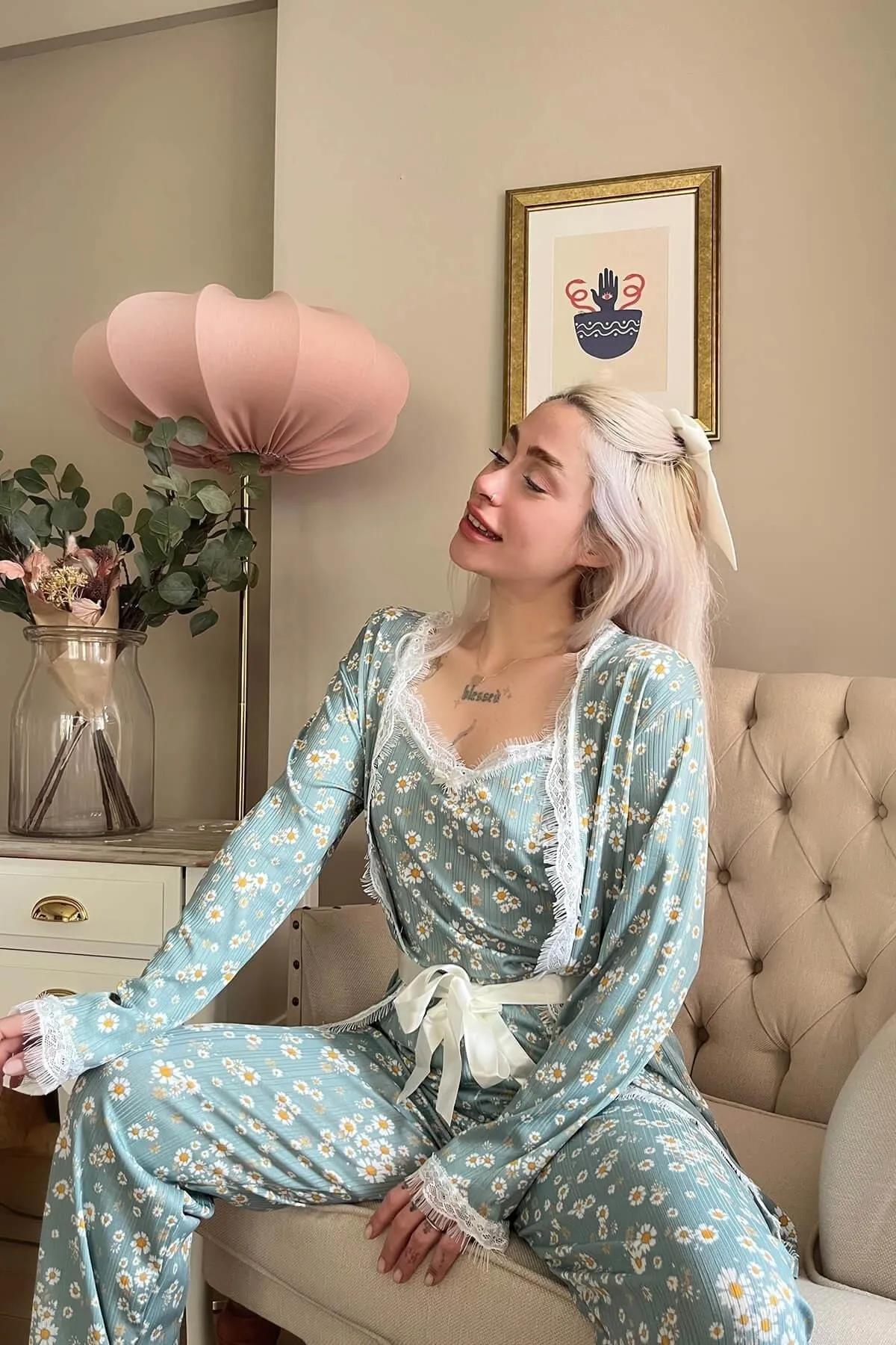 Pijamaevi  Grün-gelbes Mini-Pegasus-Pyjama-Set mit Gänseblümchenmuster und Morgenmantel