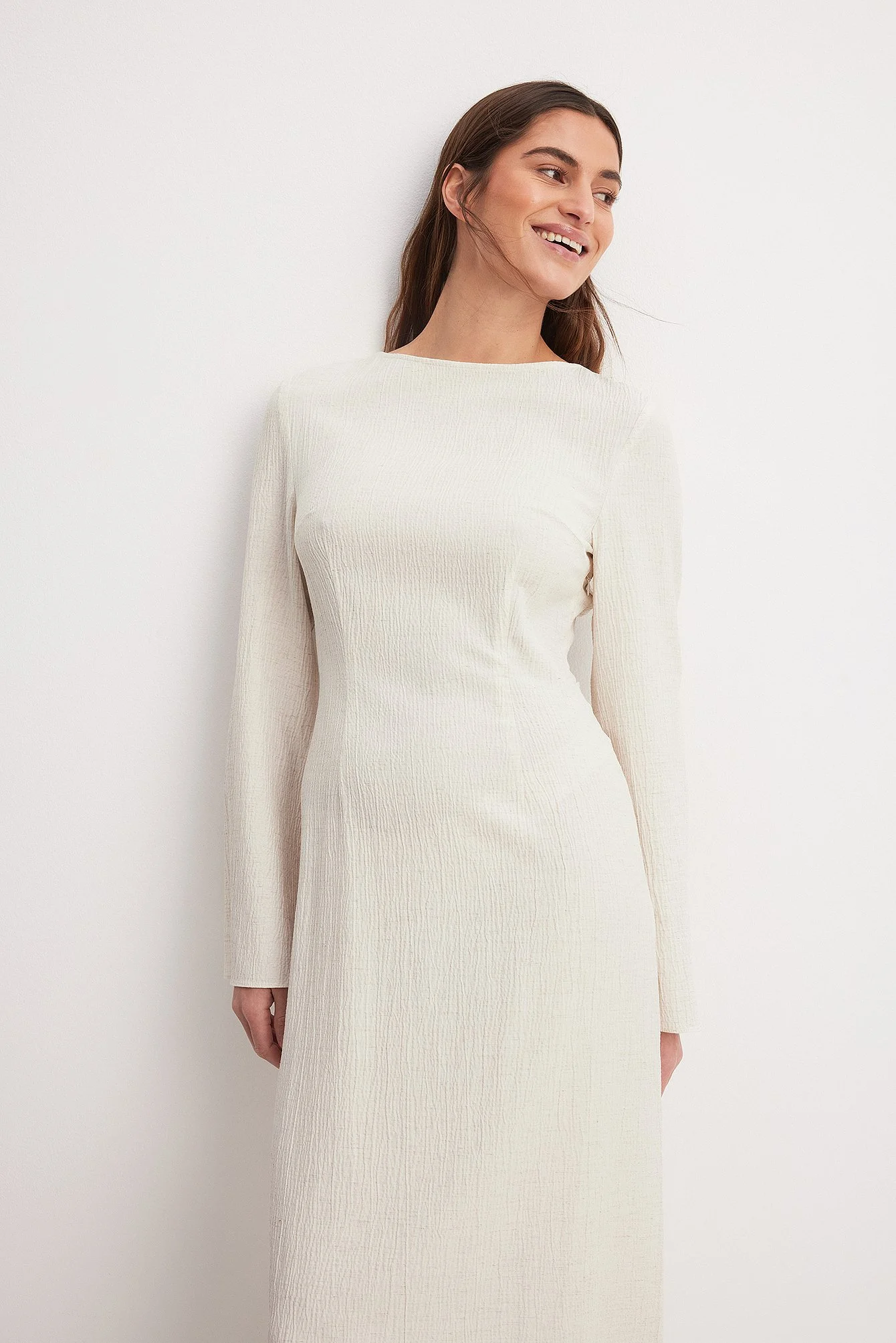 Strukturiertes Mélange-Kleid mit offenem Rücken