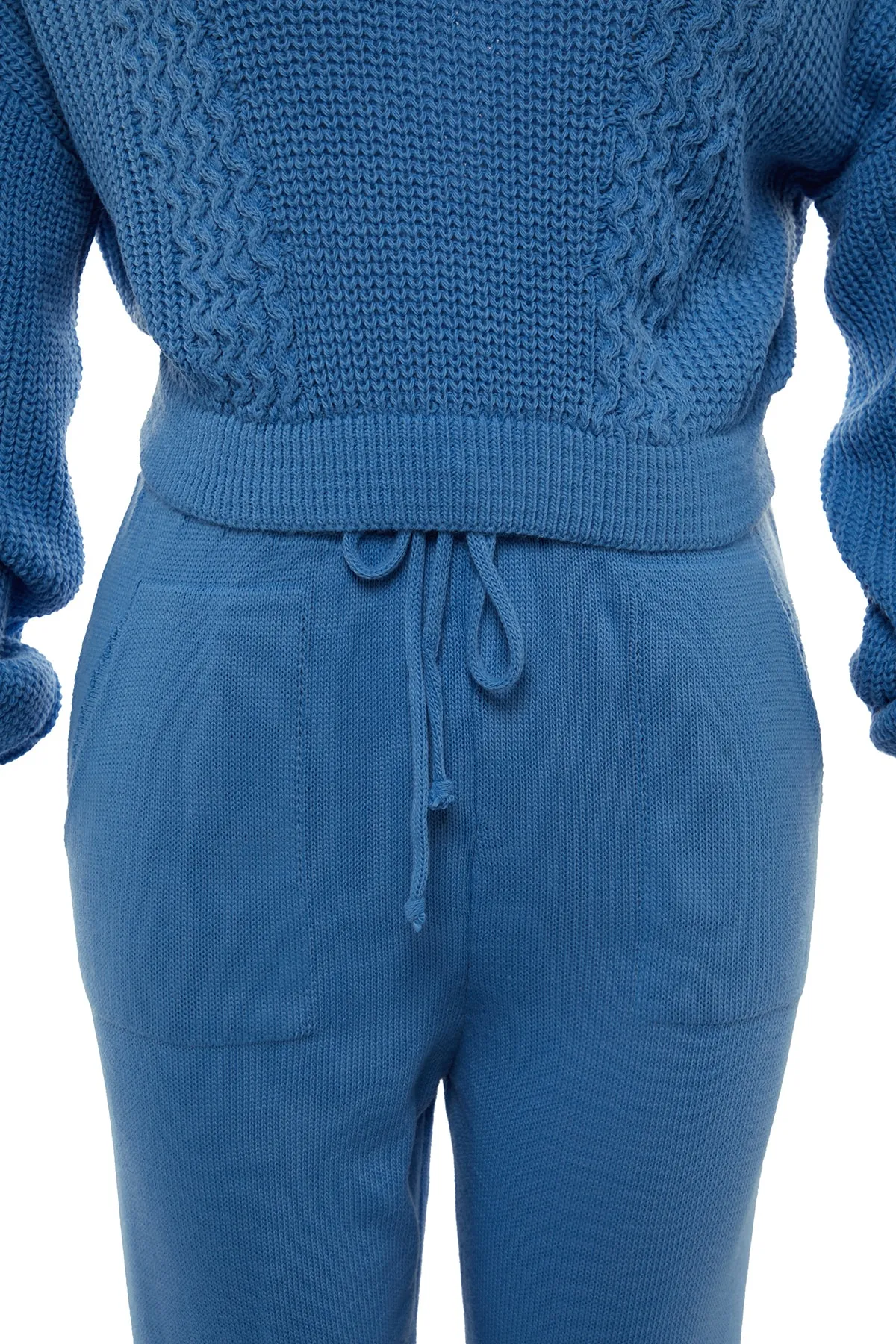 Trendyol Collection  Blaues, kurzes Strickoberteil und -unterteil im Set mit Rundhalsausschnitt TWOAW21AU0047