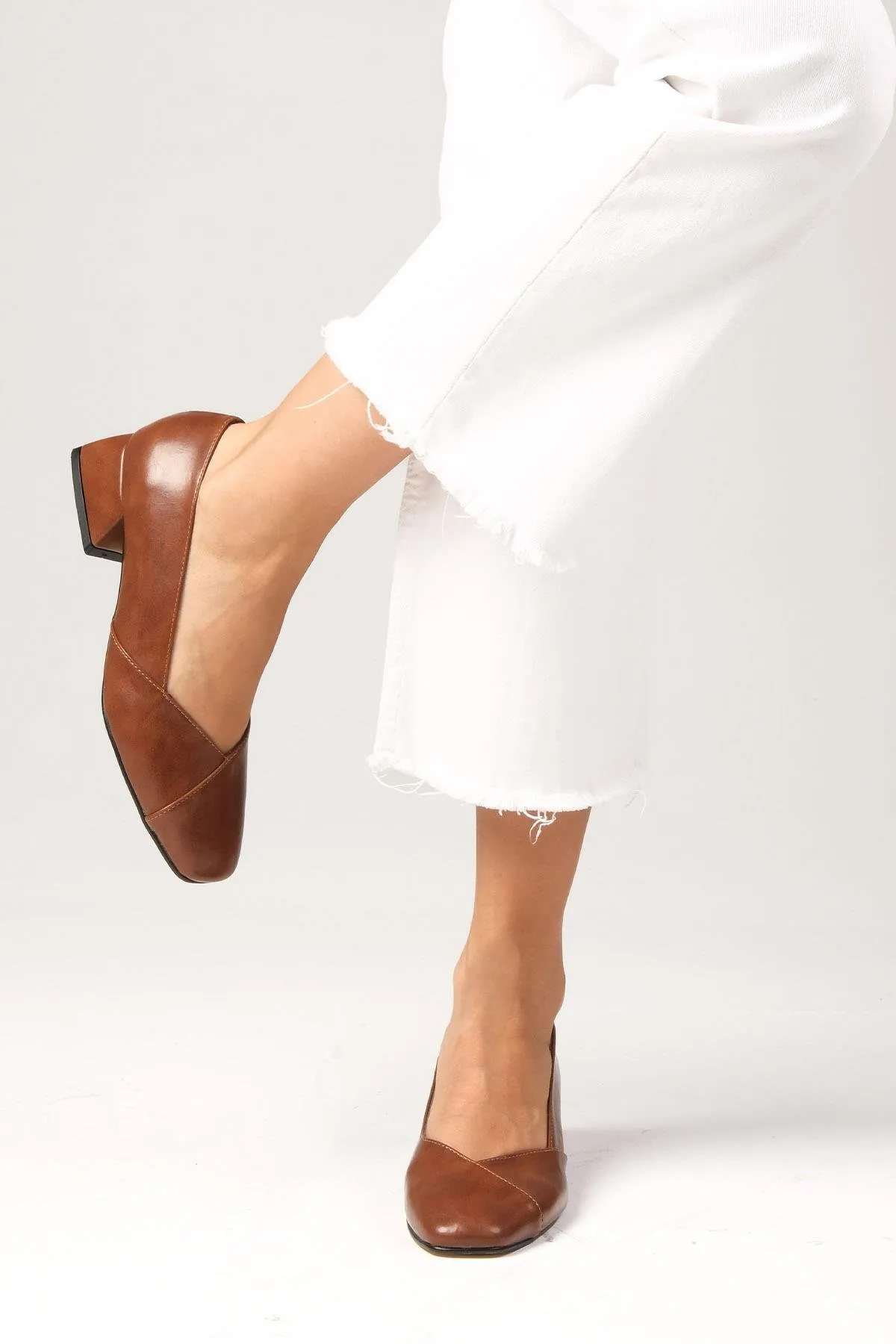Mio Gusto  Addison Brown Color Blunt Toe Damenschuhe mit kurzem Absatz