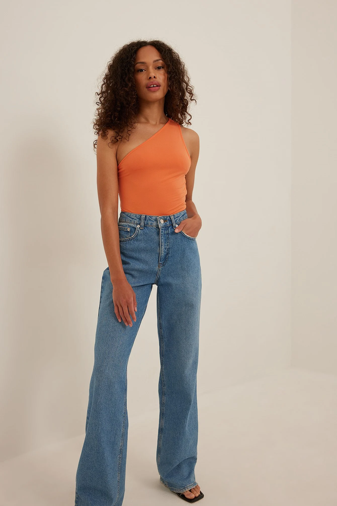One shoulder Body mit Rückenriemen