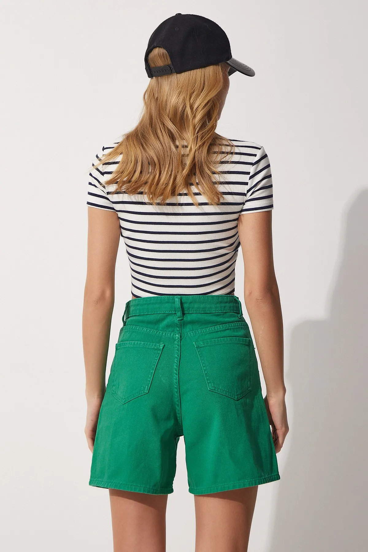 Happiness İstanbul  Grüne Bermuda-Jeansshorts für Damen RH00016