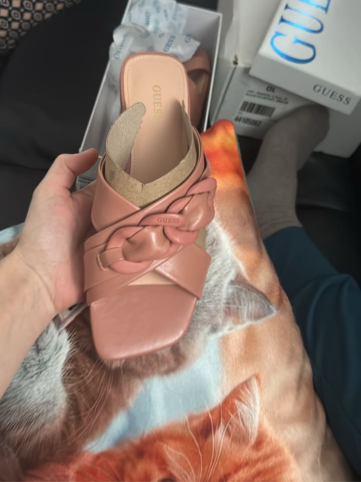 Guess Shoes Leder-Pantoletten in Lachs günstig kaufen 38