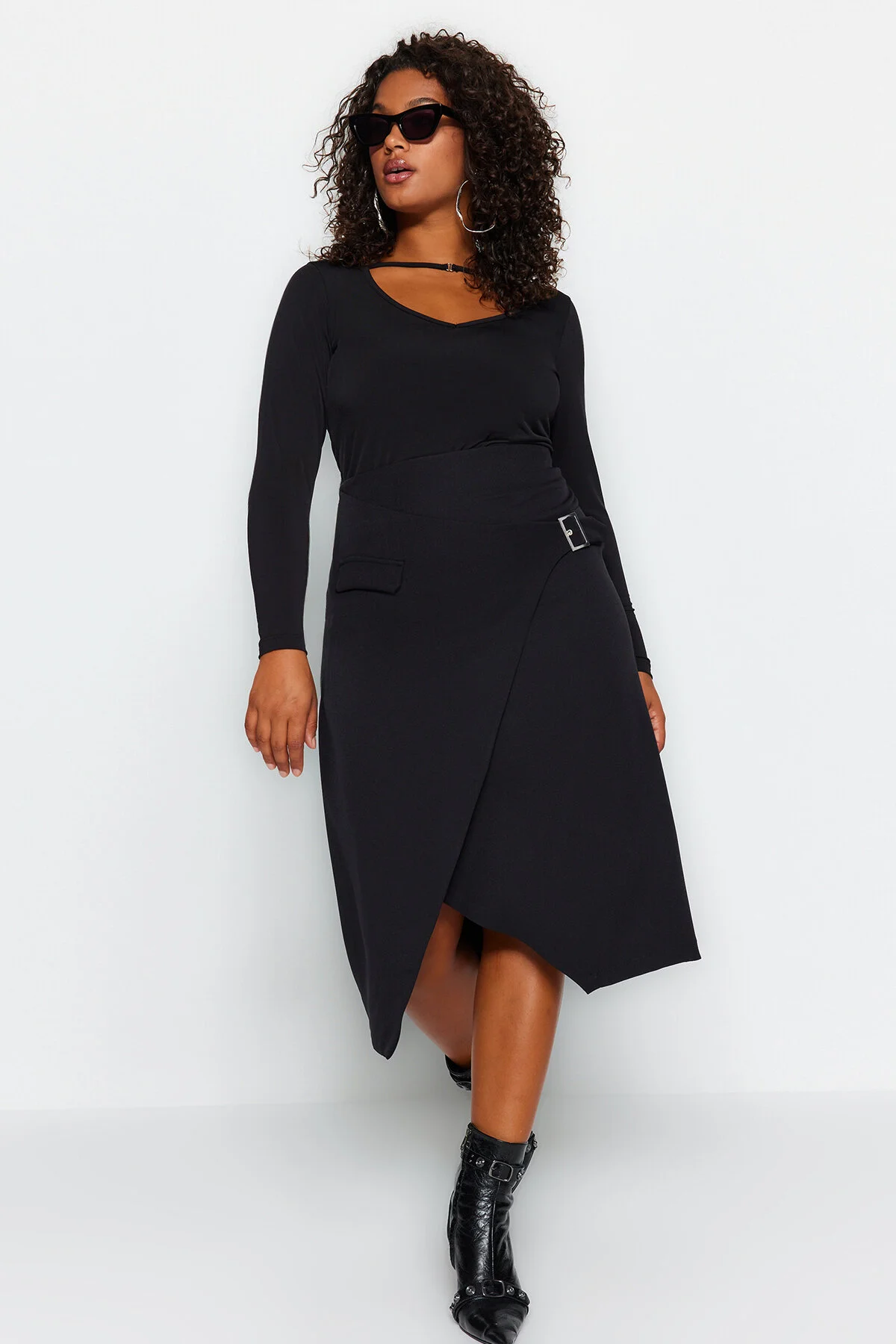 Trendyol Curve  Schwarzer Midi-Strickrock mit Wickelschnalle und detailliertem Detail