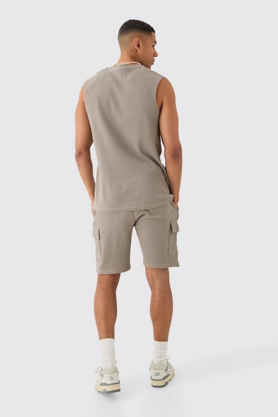 Man Tanktop & Cargo-Shorts in Waffeloptik