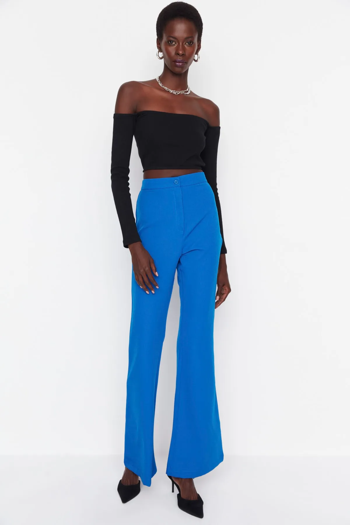 Trendyol Collection  Blaue, gewebte Hose mit ausgestelltem Bein TOFAW19BB0581