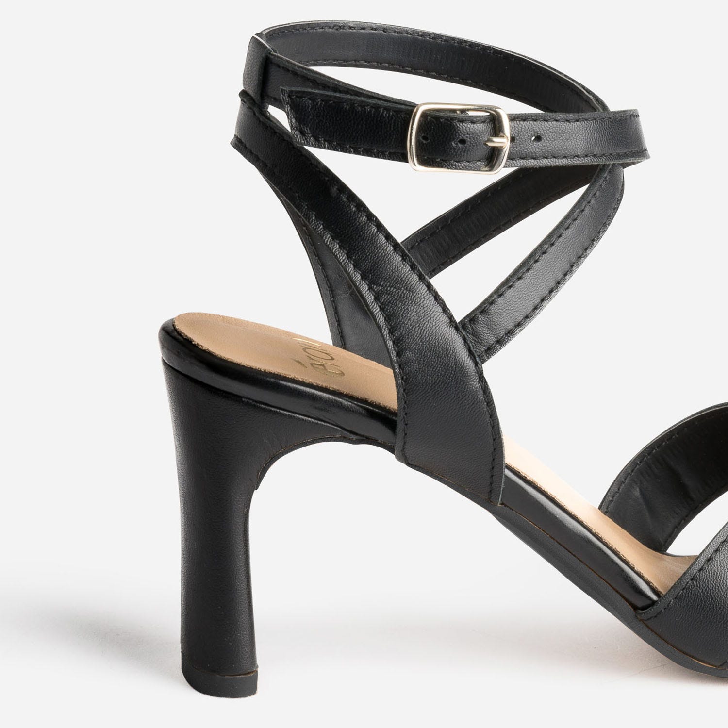 Sandale noire en cuir à talon