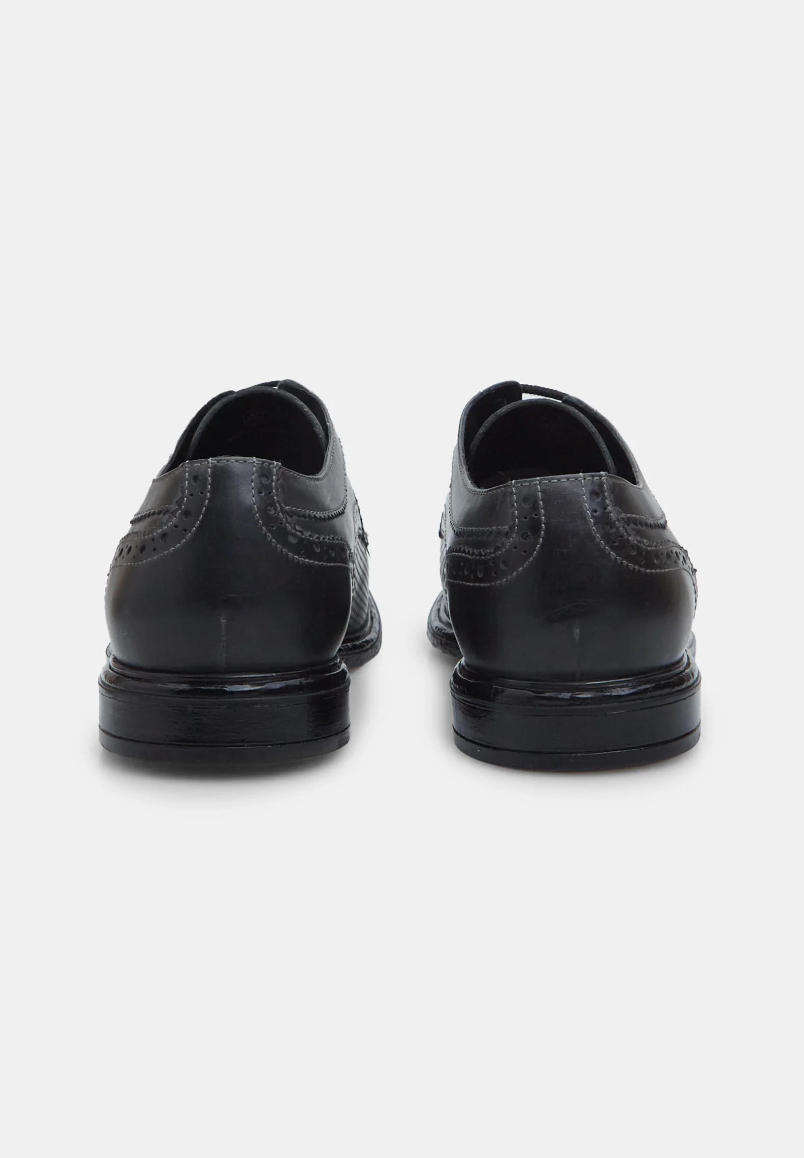 Zapatos elegantes con cordones Bata