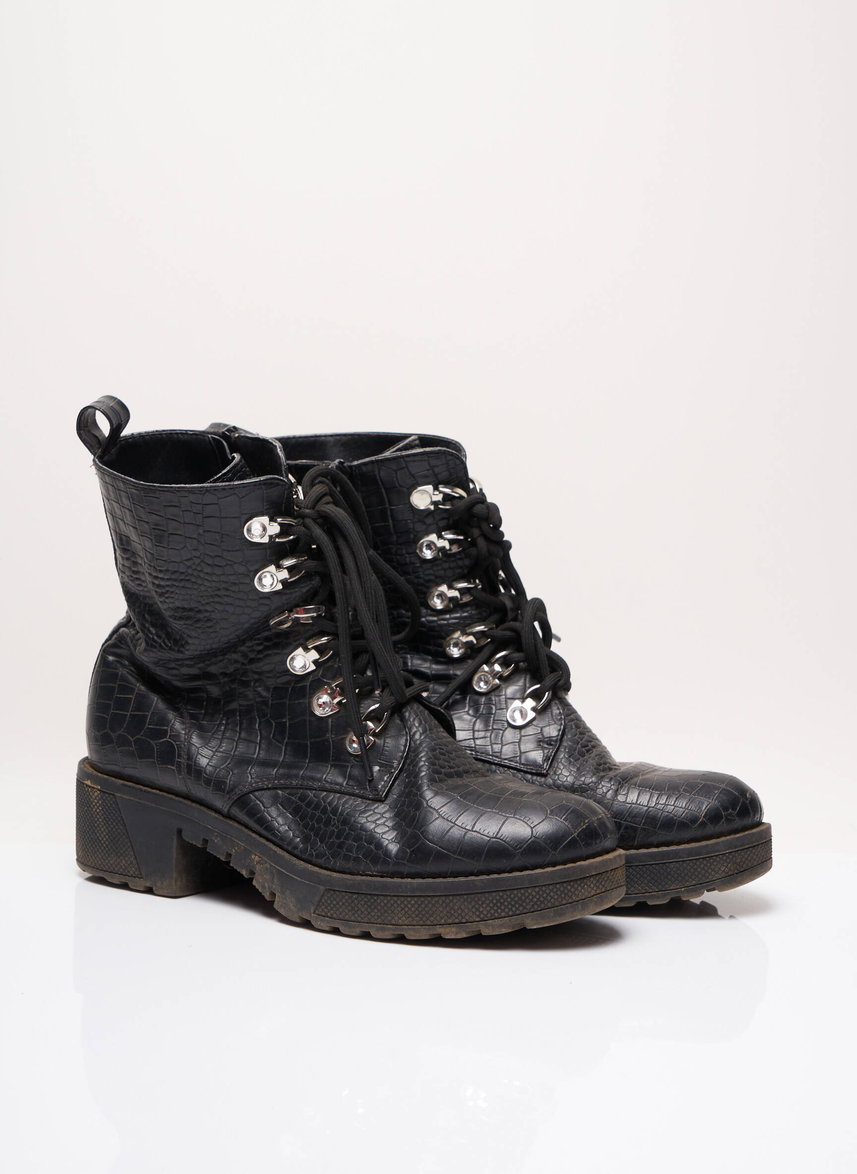 Sans Marque Bottines Femme couleur noir