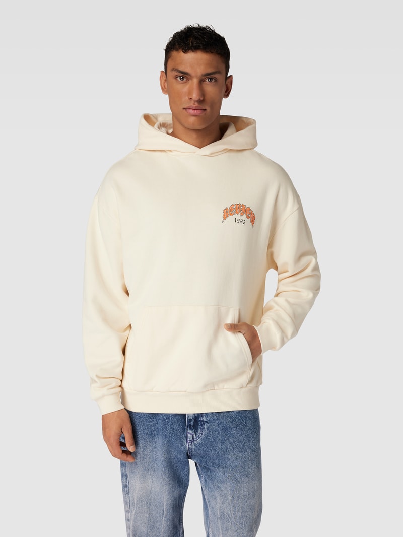 Hoodie mit Motiv-Print und Känguru-Tasche in ecru