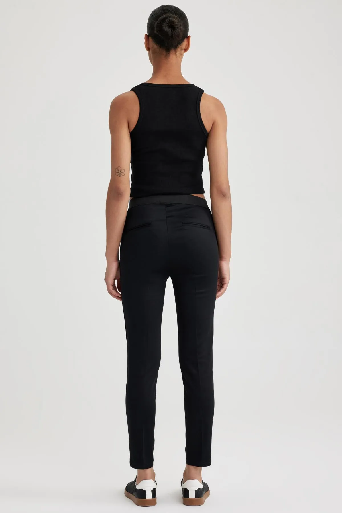 DeFacto  Valentina Sigaret Satinhose mit normaler Taille und geradem Bein J8743az23wn