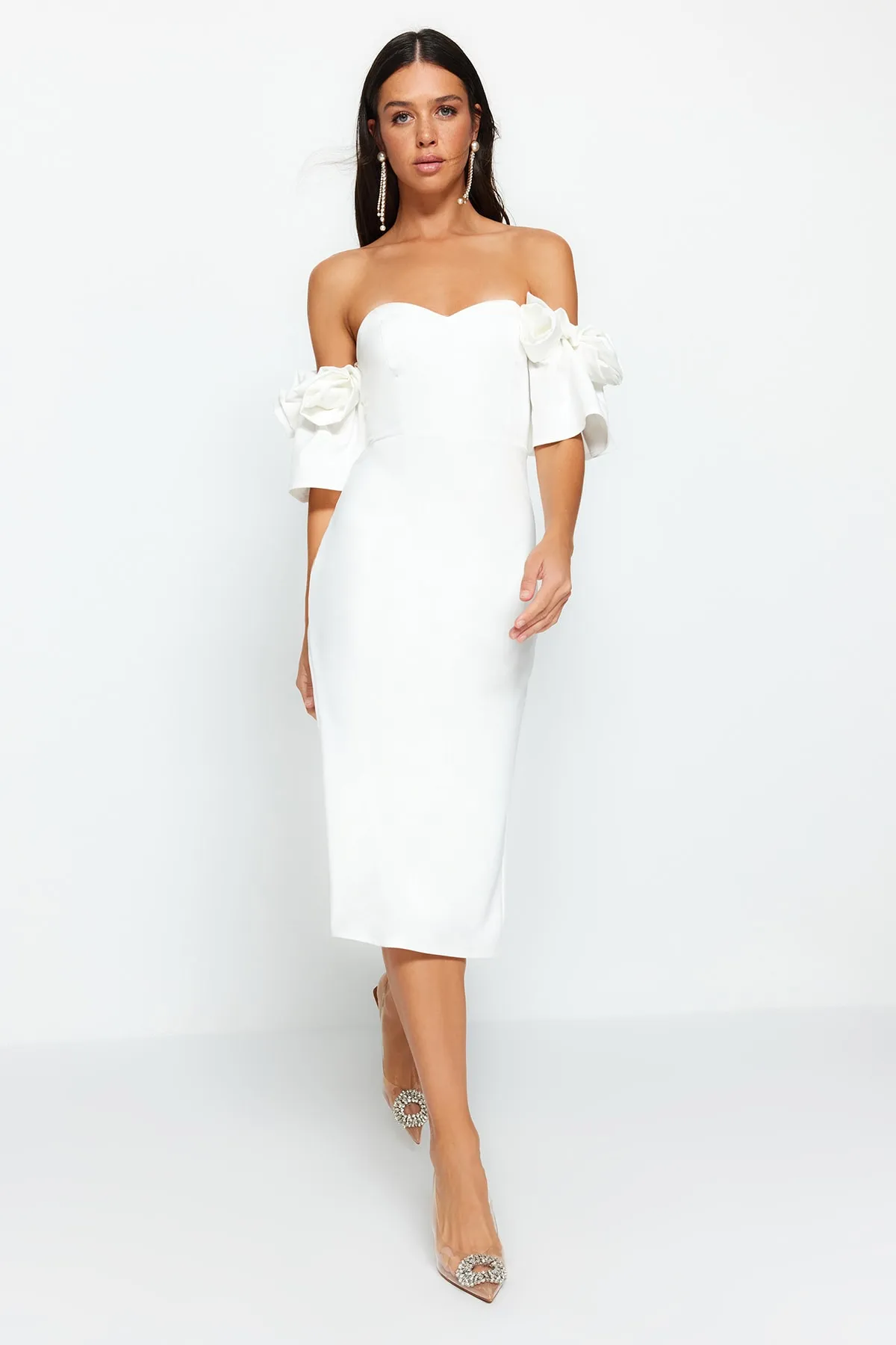 Trendyol Collection  Ecrufarbenes, figurbetontes, gewebtes, gefüttertes Hochzeits-/Nikah-Elegantes Abendkleid TPRSS23EL00541