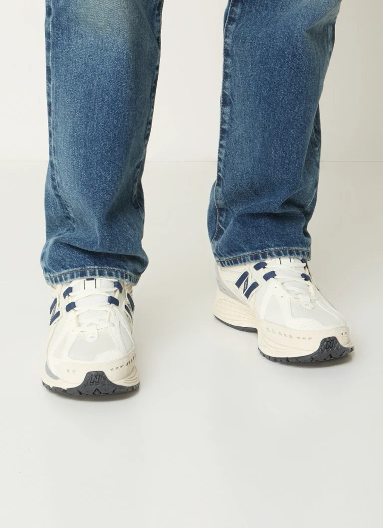 Δερμάτινα αθλητικά παπούτσια New Balance 1906 με λεπτομέρειες από πλέγμα
