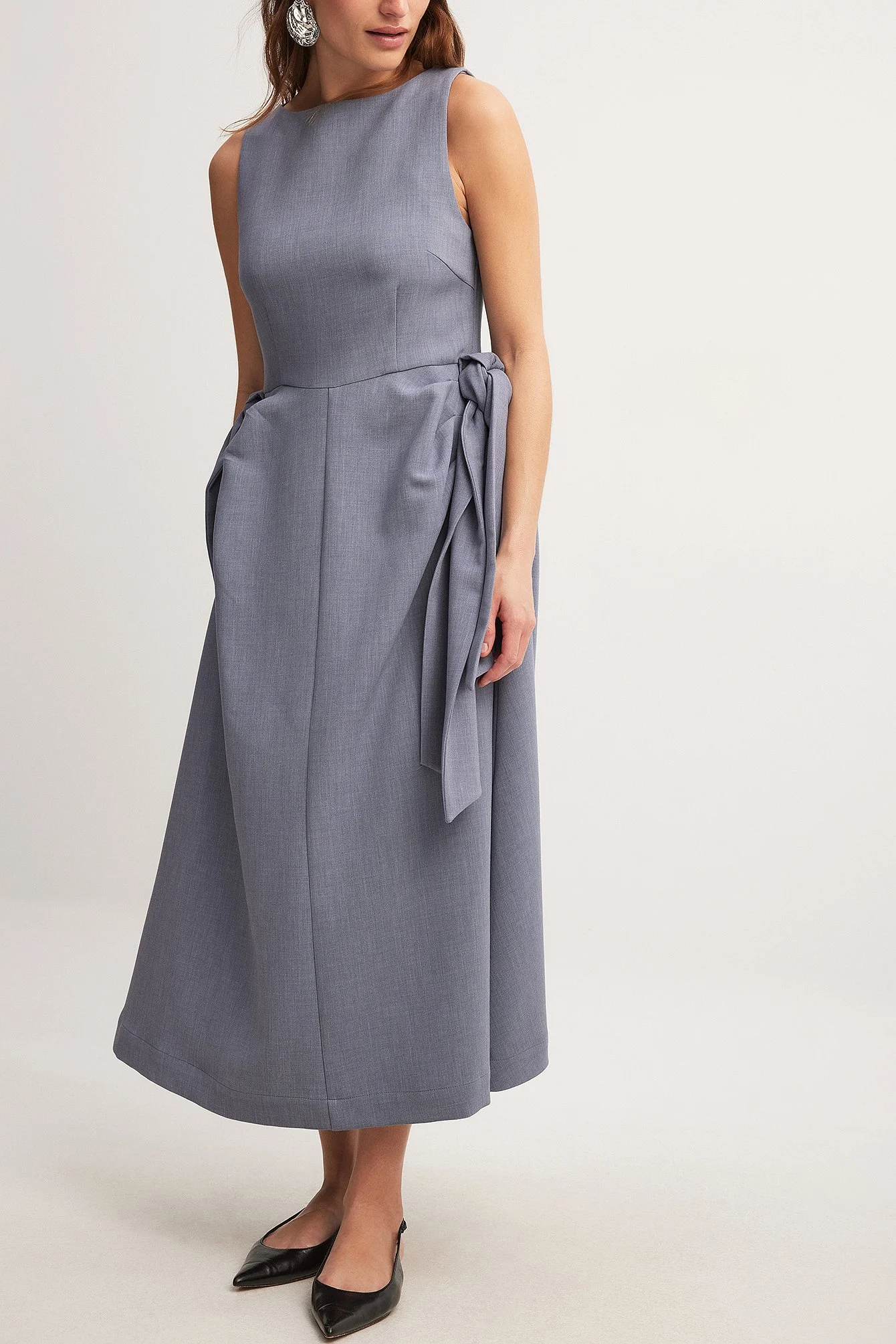 Midikleid mit Bindedetail an der Taille