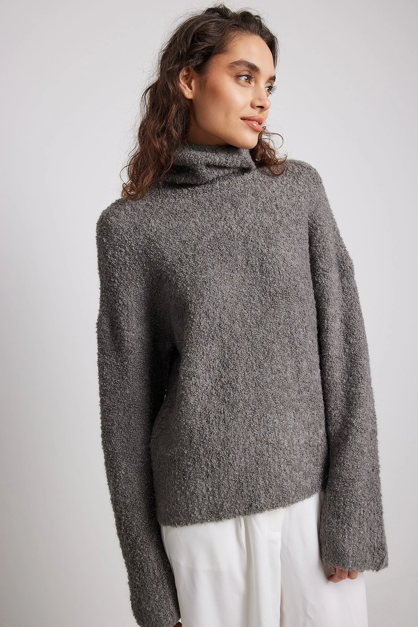 Strickpullover mit Rollkragen aus einer Wollmischung