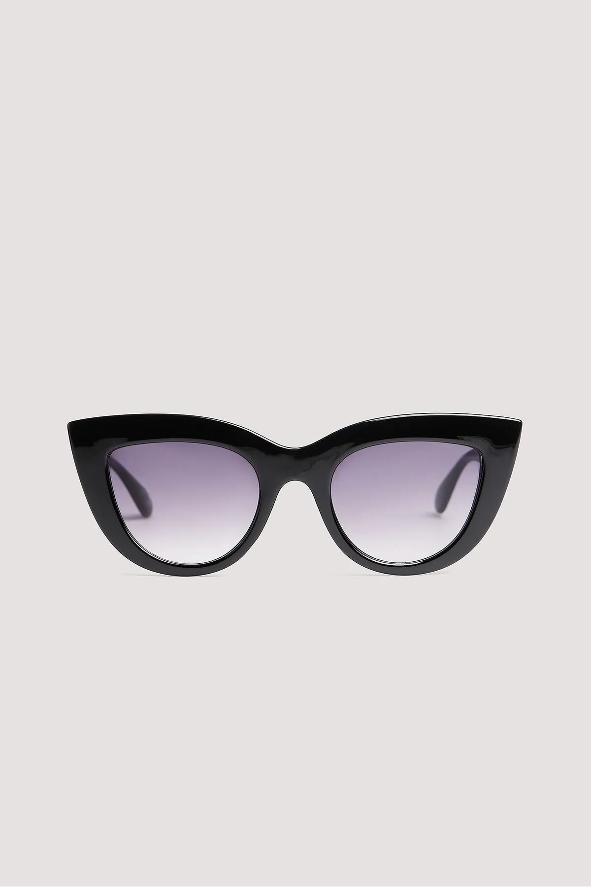 NA-KD  Klobige, spitze Cat-Eye-Sonnenbrille aus recyceltem Material