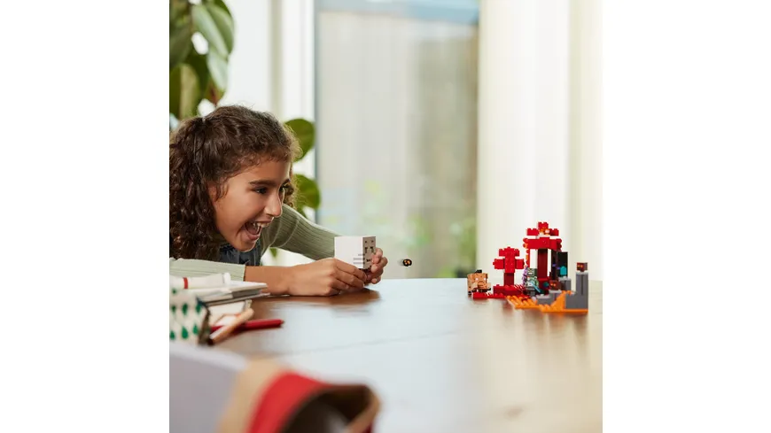 LEGO Minecraft 21255 Hinterhalt am Netherportal, baubares Nether-Spielzeug
